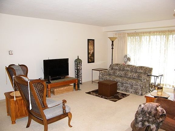 2nd image of 1077-116 Greenleaf Blvd
