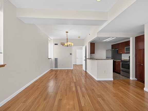 5th image of 169 Monsignor Obrien Hwy APT 505