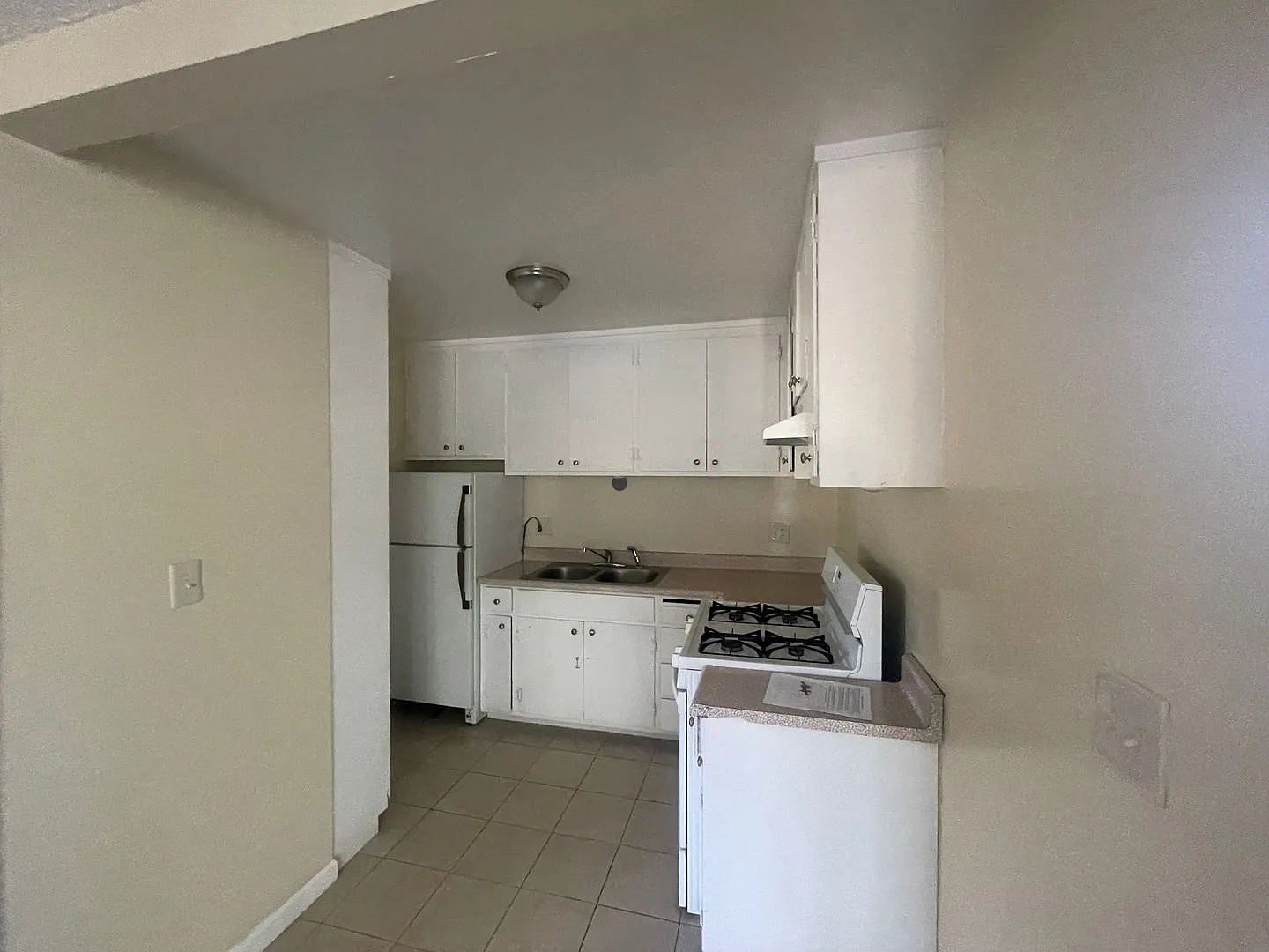 Faris Ct Apts. — Photo 3