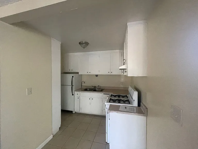 171-173 Faris Ct — Photo 3