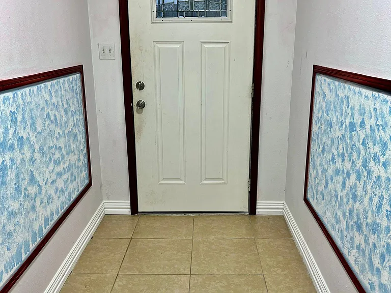 2210 Berry Ave — Photo 1