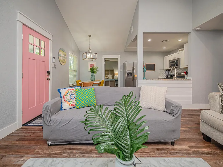 511 N Racine St — Photo 11