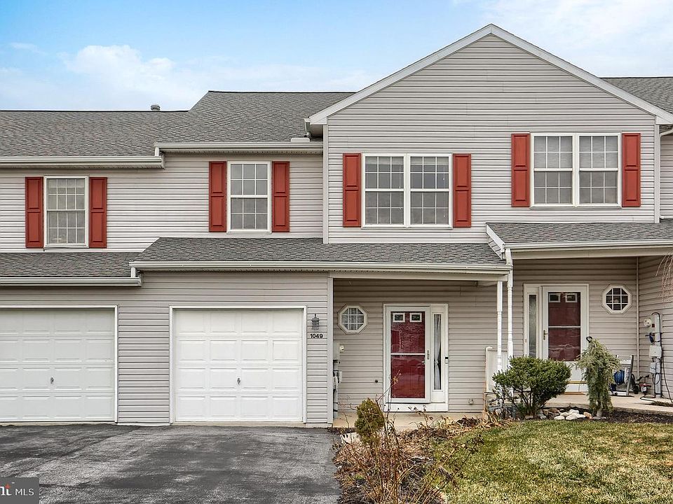 1st image of 1049 Wooded Pond Dr