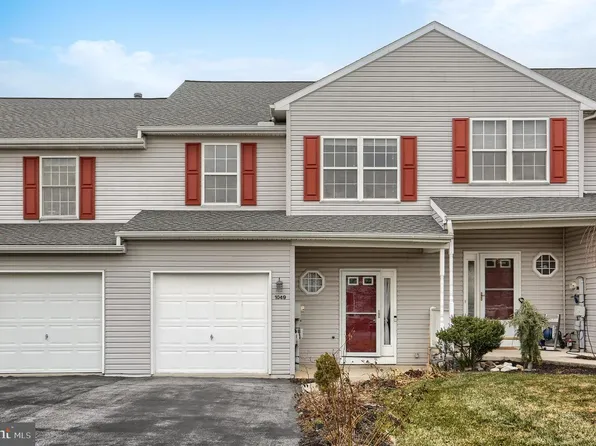 1049 Wooded Pond Dr, Harrisburg, PA 17111