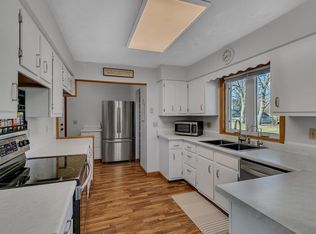 330 8th St E, Hector, MN 55342