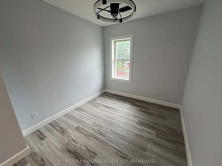 243 Dufferin St #UPPER FRONT — Photo 12