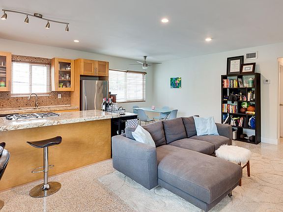 5th image of 428 Collins Ave APT 8