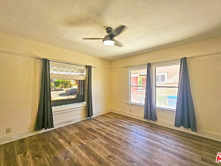 648 N Heliotrope Dr — Photo 14