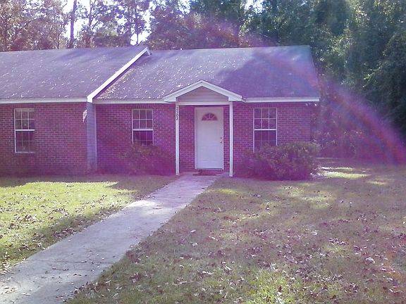 2nd image of 2500 Chateau Ln