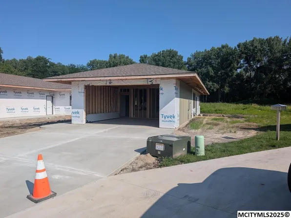 534 River Bend Ct, Mason City, IA 50401