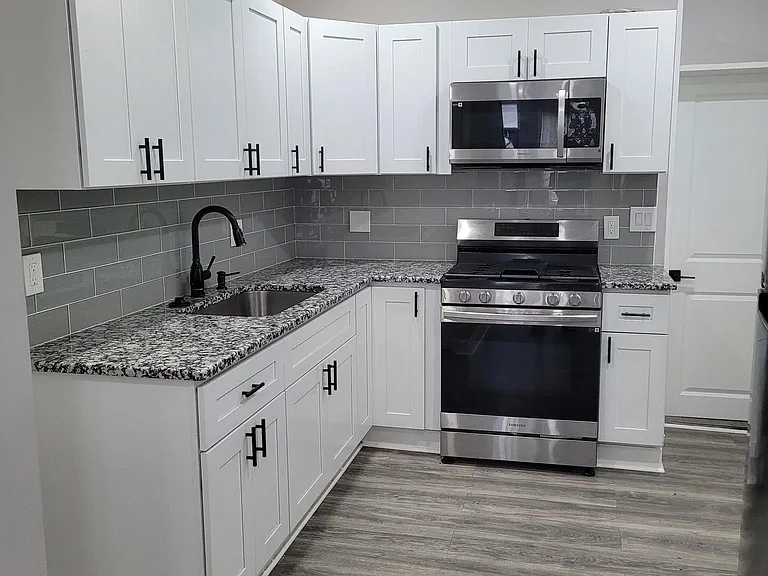 1535 W Seltzer St — Photo 12