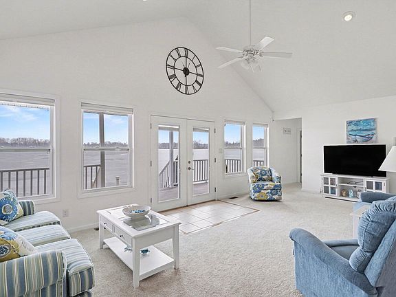 3rd image of 189 Bluegill Ln