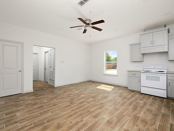 5th image of 801 S Missouri St #1
