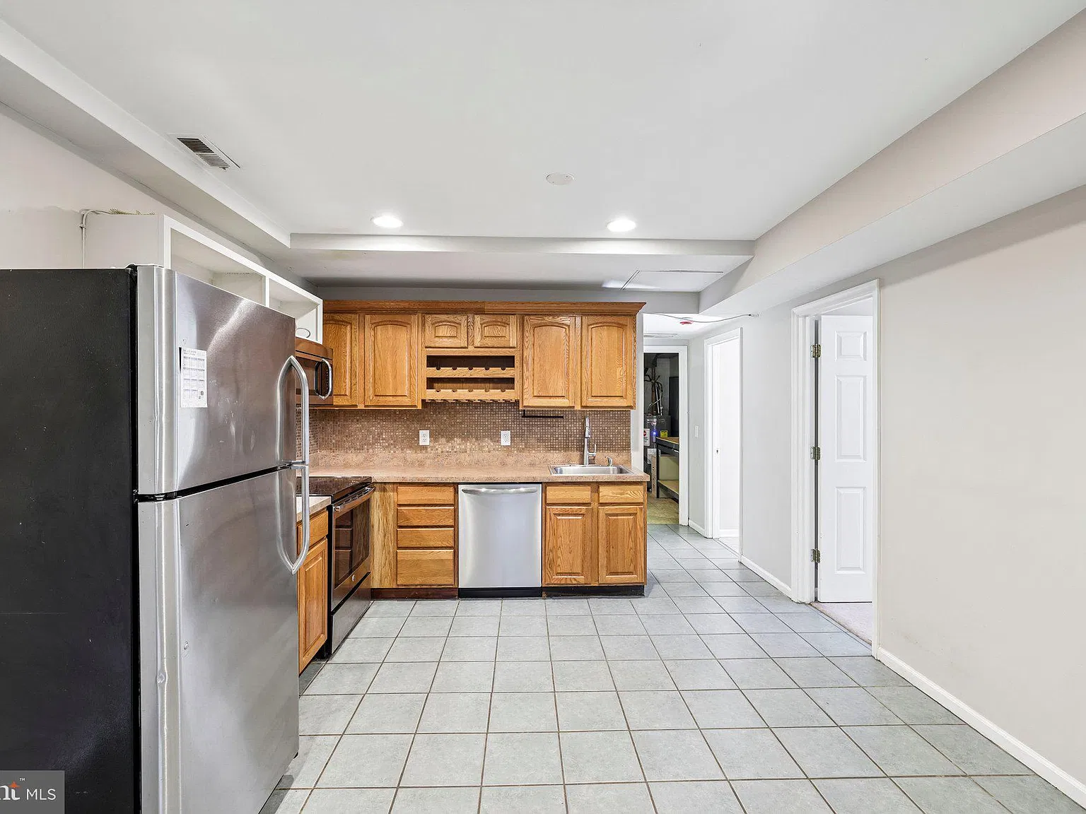 2 bed, 1.0 bath, 100 sqft, $1,800 — Photo 4