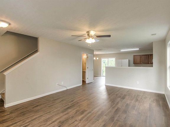 2nd image of 2894 Creekbend Dr
