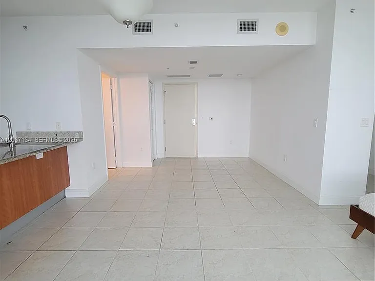 185 SW 7th St #3500 — Photo 9
