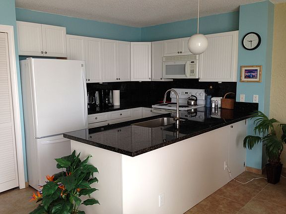 3rd image of 75-6016 Alii Dr APT 307