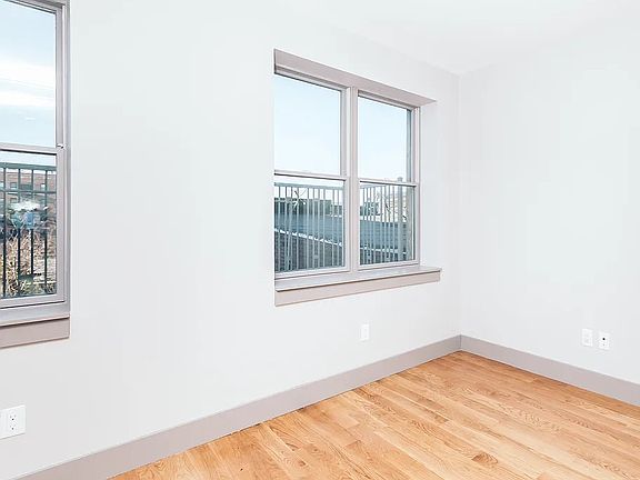 5th image of 14 Stagg St #4P