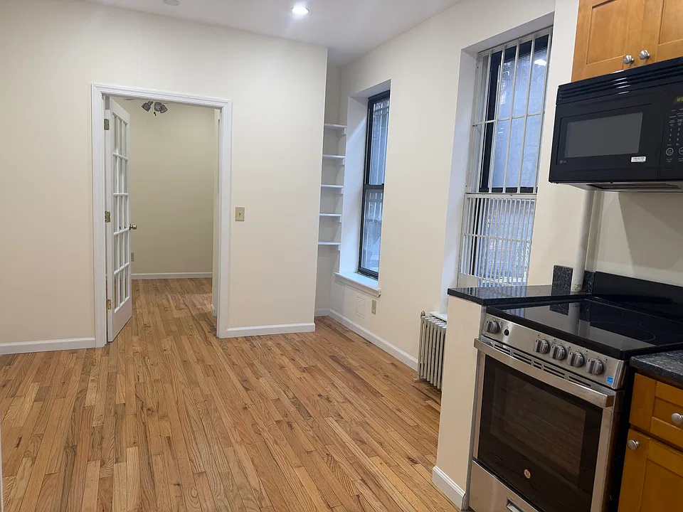 178 E 7th St #2C