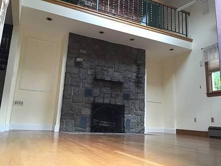 2nd image of 566 Beech St