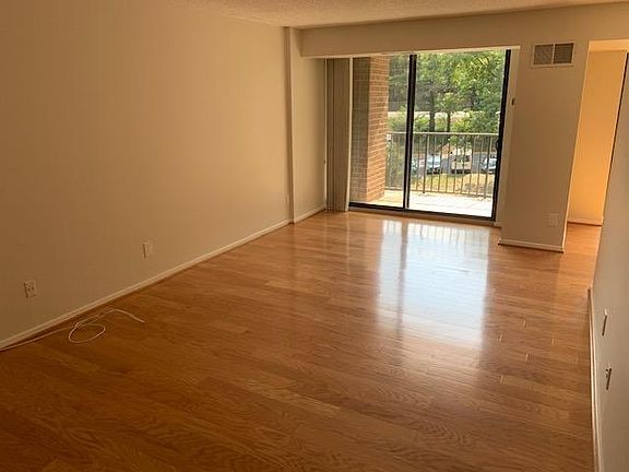 2nd image of 2311 Pimmit Dr APT 412