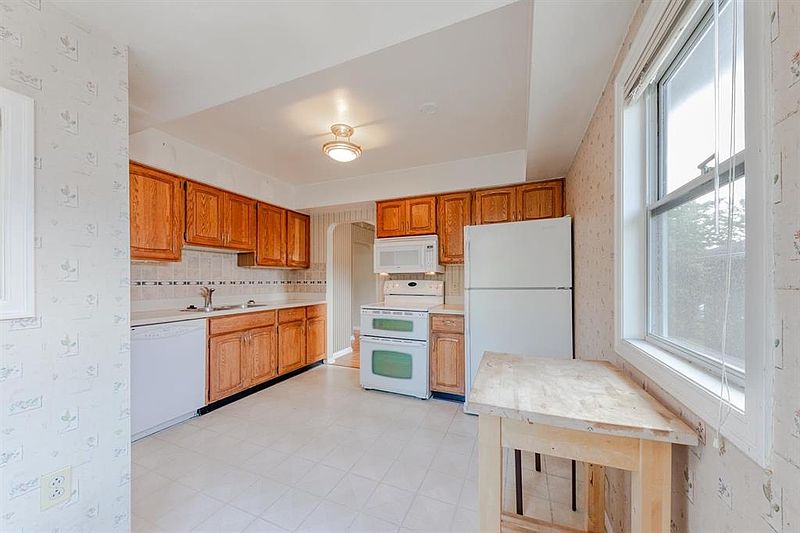 Vancouver House for rent - 4 Bedrooms — photo 2