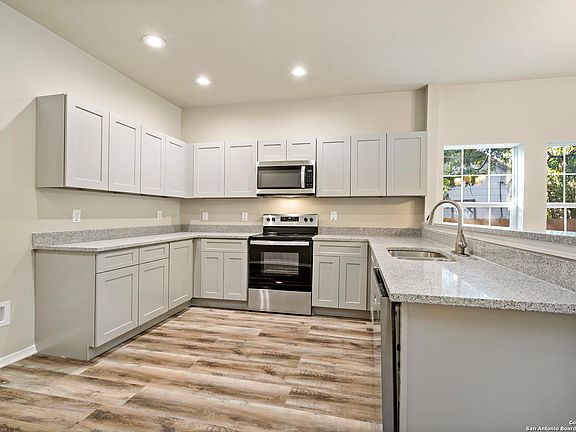 4th image of 104 REHMANN ST