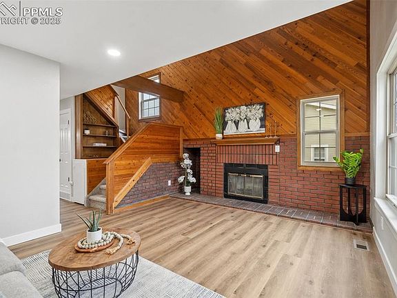 2nd image of 8059 Lexington Park Dr