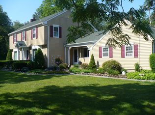 2 Trout Ponds Ct, Brookhaven, NY 11719