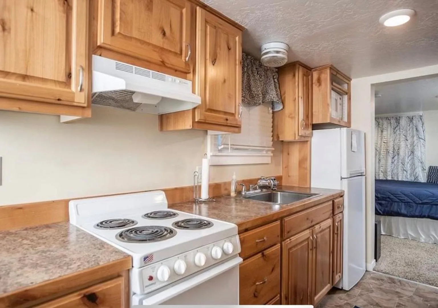 936 E Center St — Photo 1