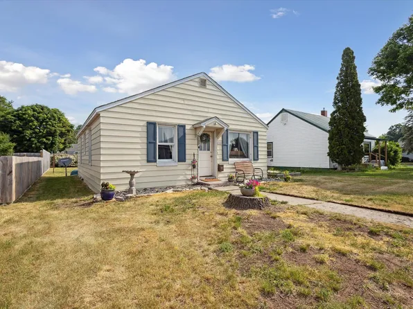 2204 15th Ave, Menominee, MI 49858