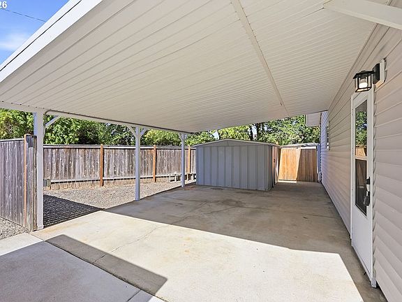 4th image of 3470 Hyacinth St