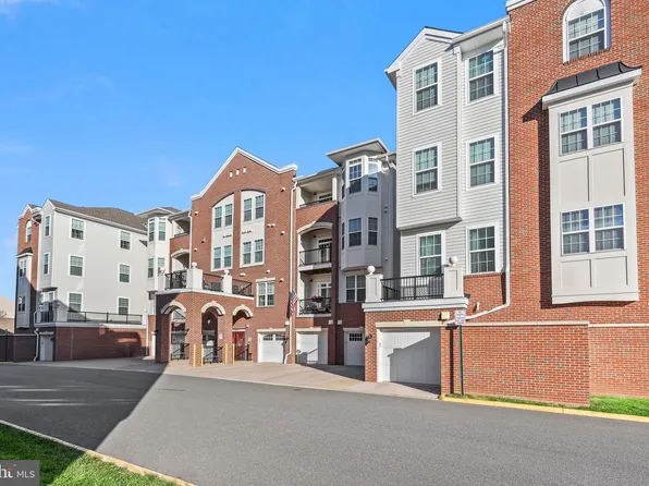 10273 Fountain Cir APT 204, Manassas, VA 20110