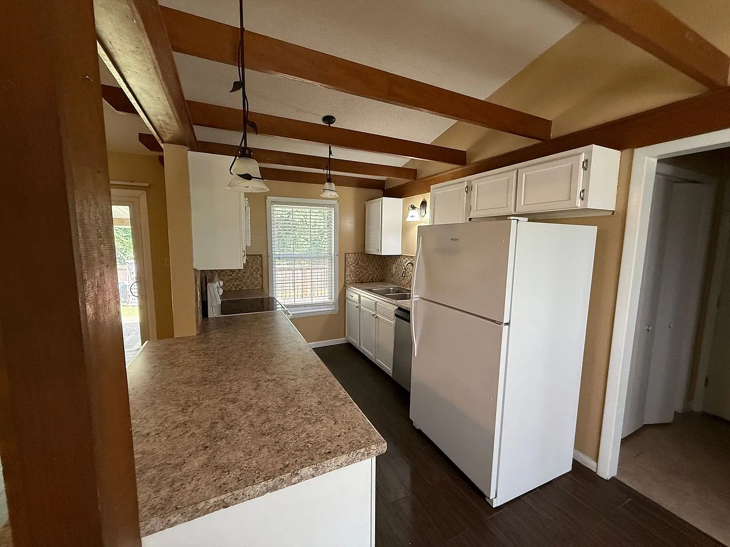 3 bedroom, 2 bath House — Photo 4
