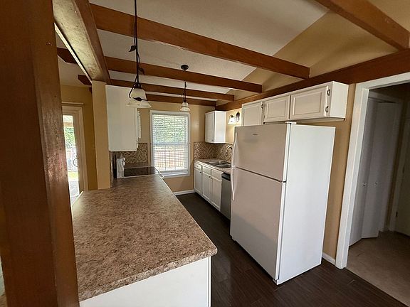 4th image of 415 Mark Ln
