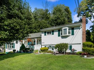 2800 Walker Dr, Yorktown Heights, NY 10598