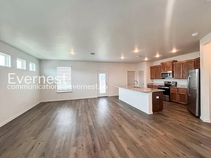 870 Freedom Cir — Photo 5