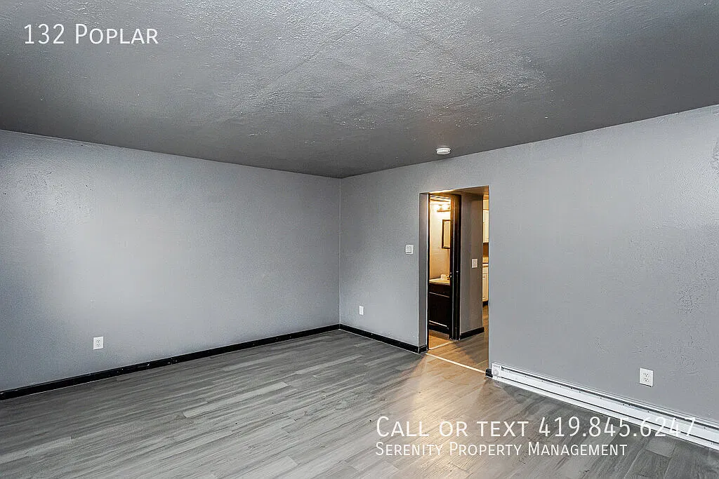 Spacious 4BR Home Near Ravine Park — Photo 2