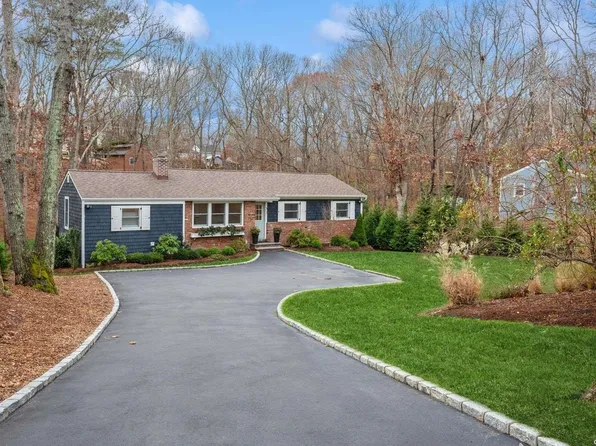 37 Washington Heights Avenue, Hampton Bays, NY 11946