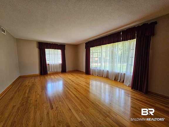 4th image of 503 Sutherland Dr
