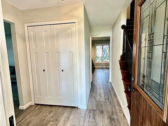 2nd image of 5660 Cresthaven Ln
