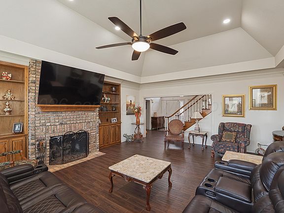 2nd image of 9 Quadrille St