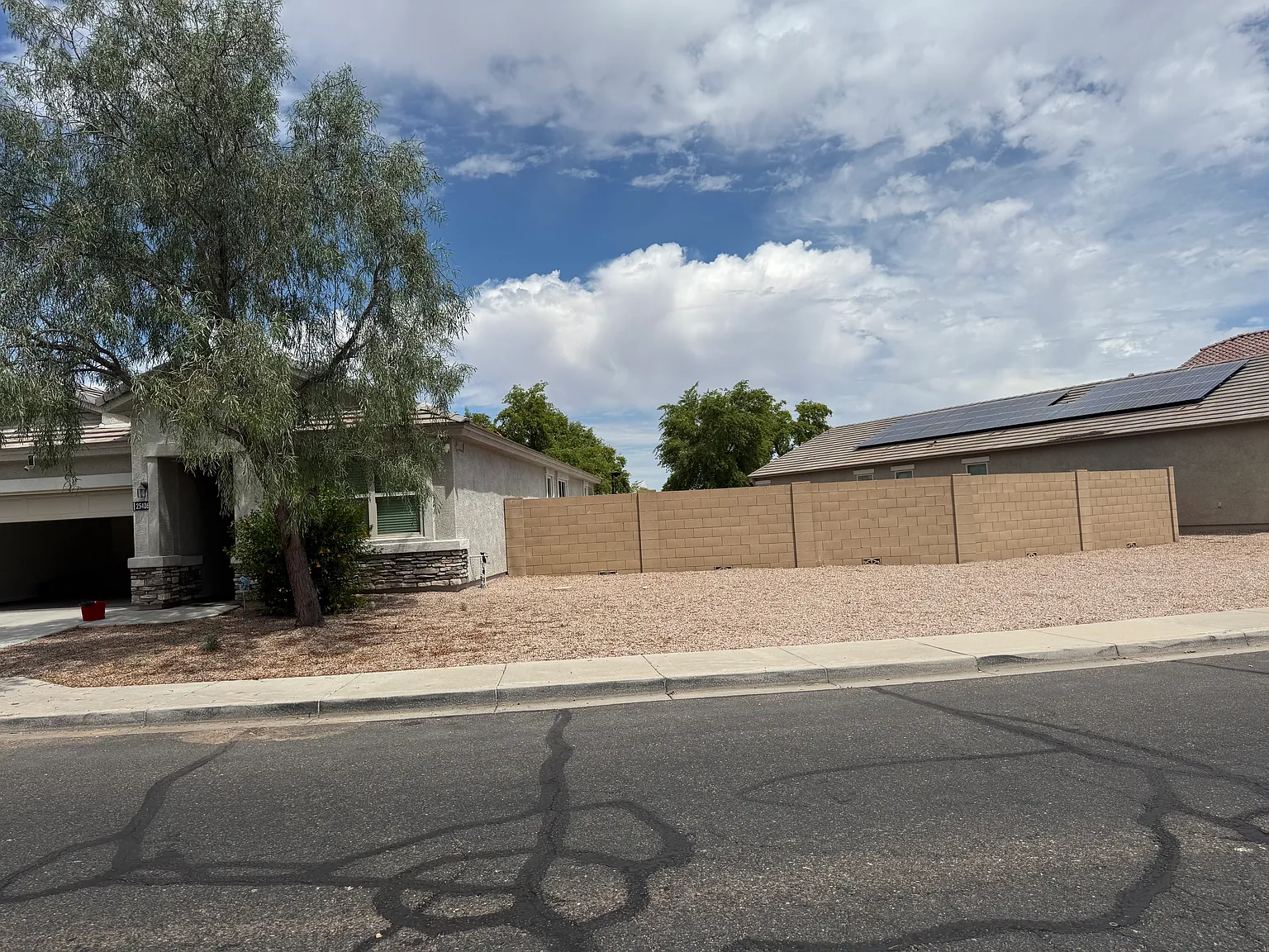 25426 W Heathermoor Dr — Photo 2