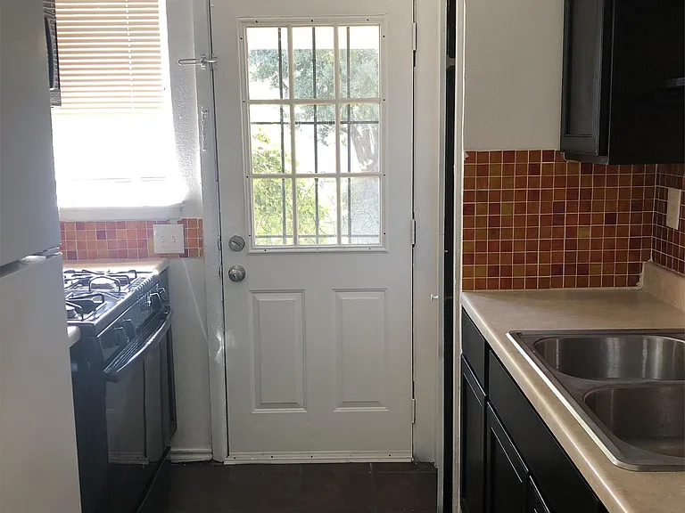 801 N Crawford St — Photo 8