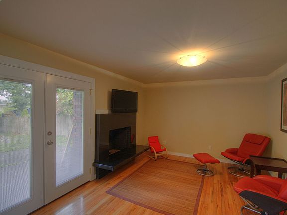 2nd image of 205 Thrasher Ave NE