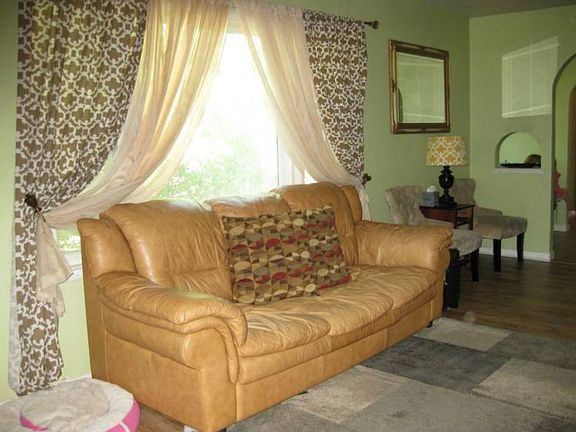 nice sized living room