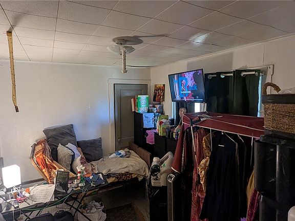3rd image of 2546 Merwyn Ave