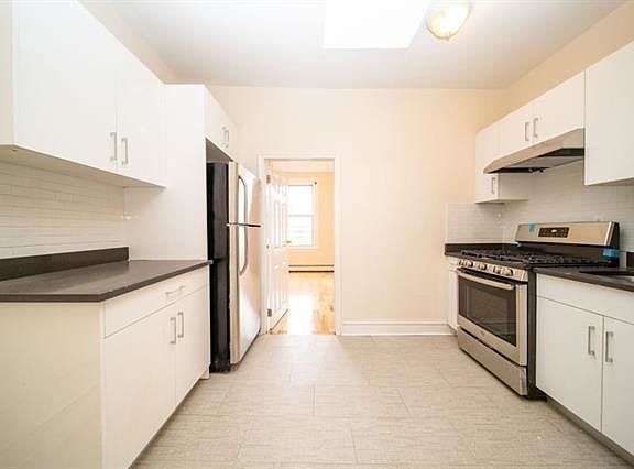 3rd image of 538 Bramhall Ave #4