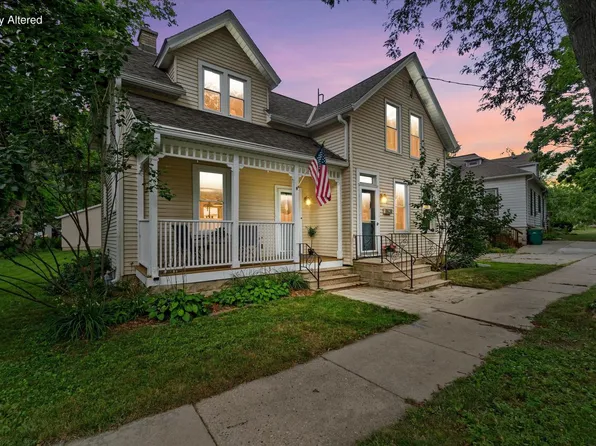 W58N455 Hilbert AVENUE, Cedarburg, WI 53012