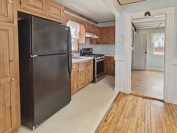 2nd image of 808 Grove St